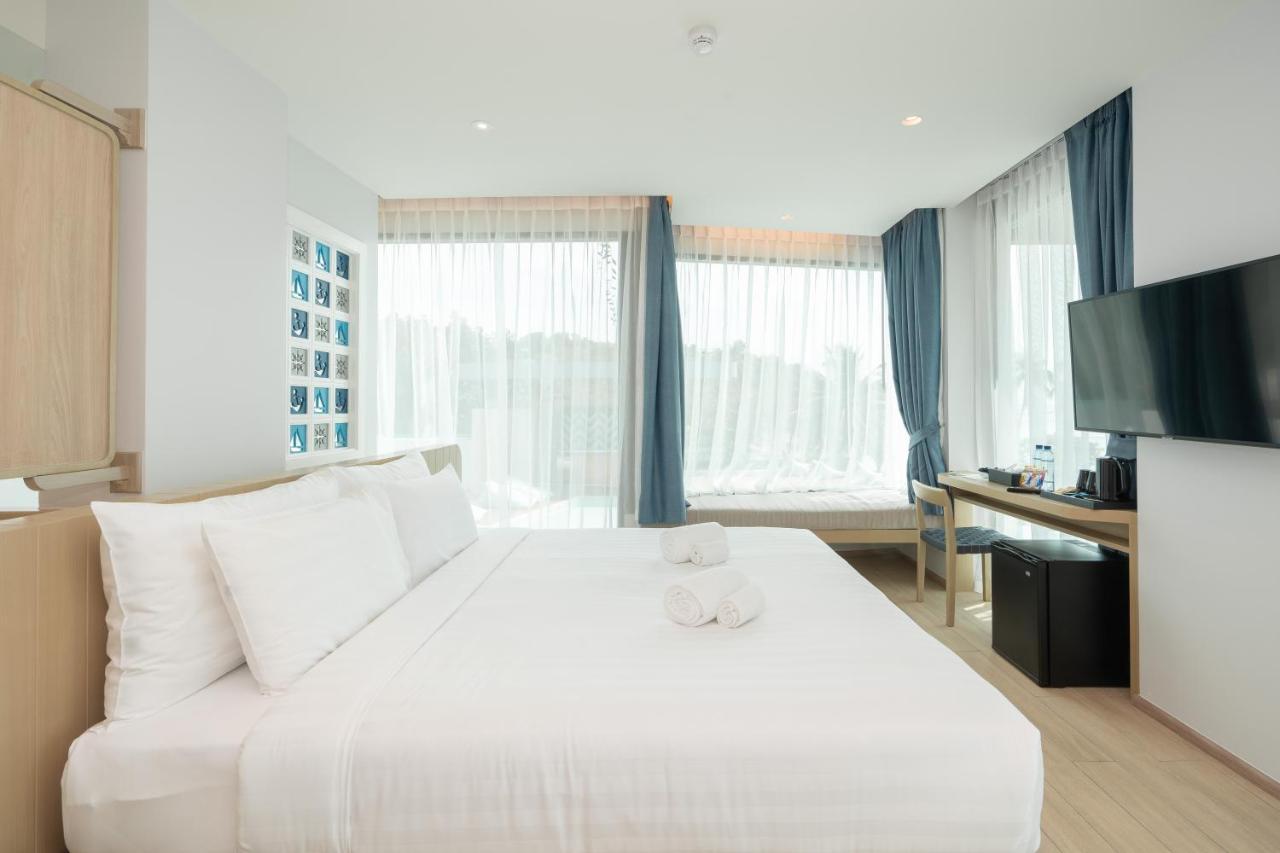 Panwaburi Beachfront Resort - Sha Extra Plus Экстерьер фото A room at the hotel